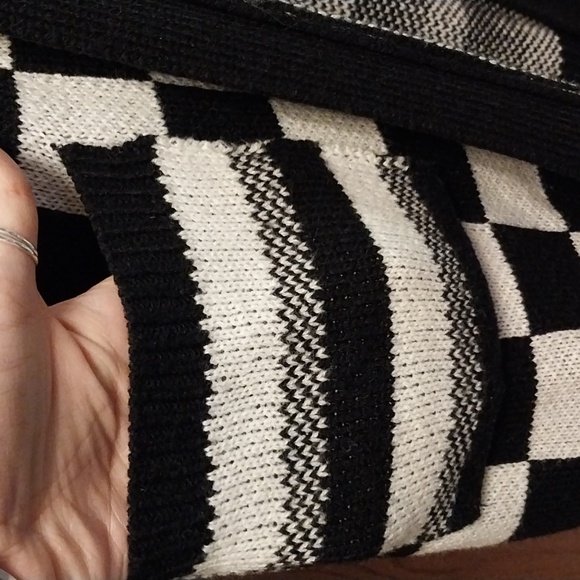 HOT TOPIC BRAND SOCIAL COLLISION BLACK AND WHITE CHECKERED STRIPED OPEN CARDIGAN - Picture 3 of 7